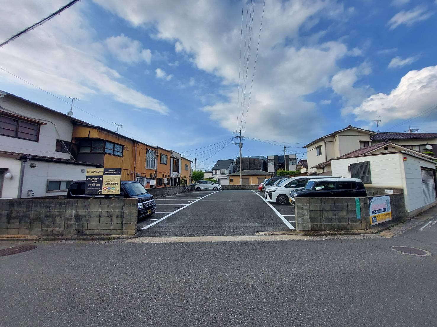 第一花田月極駐車場の外観・駐車場イメージ1枚目