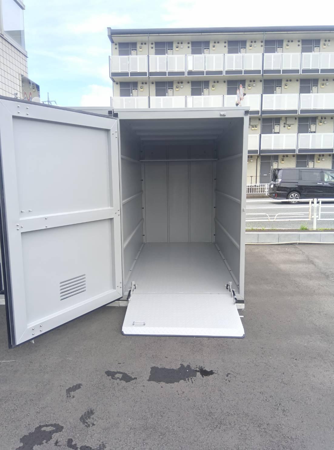 Ｅ−ＧＡＲＡＧＥ入谷二丁目の外観・駐車場イメージ2枚目