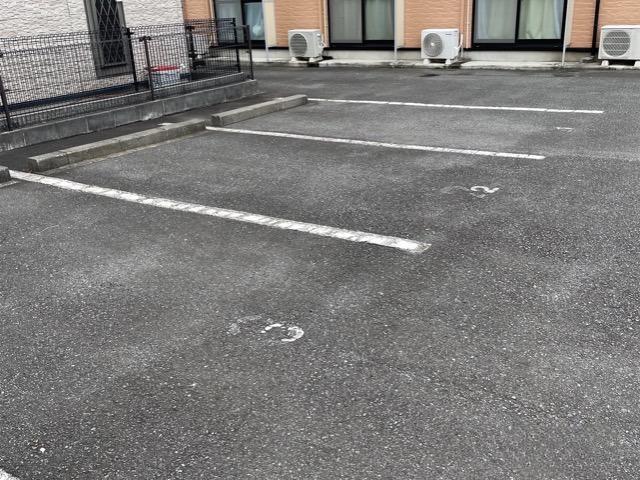アベニール(24893)の外観・駐車場イメージ1枚目