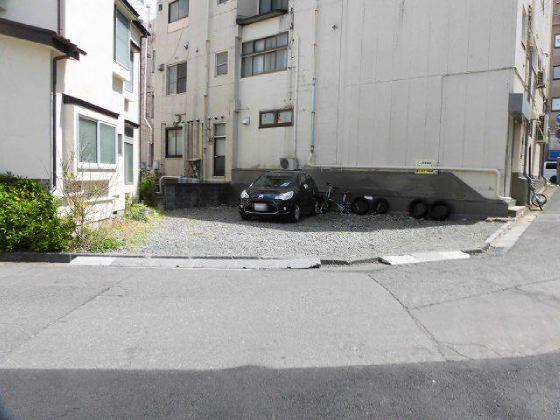 横塚月極駐車場の外観・駐車場イメージ1枚目
