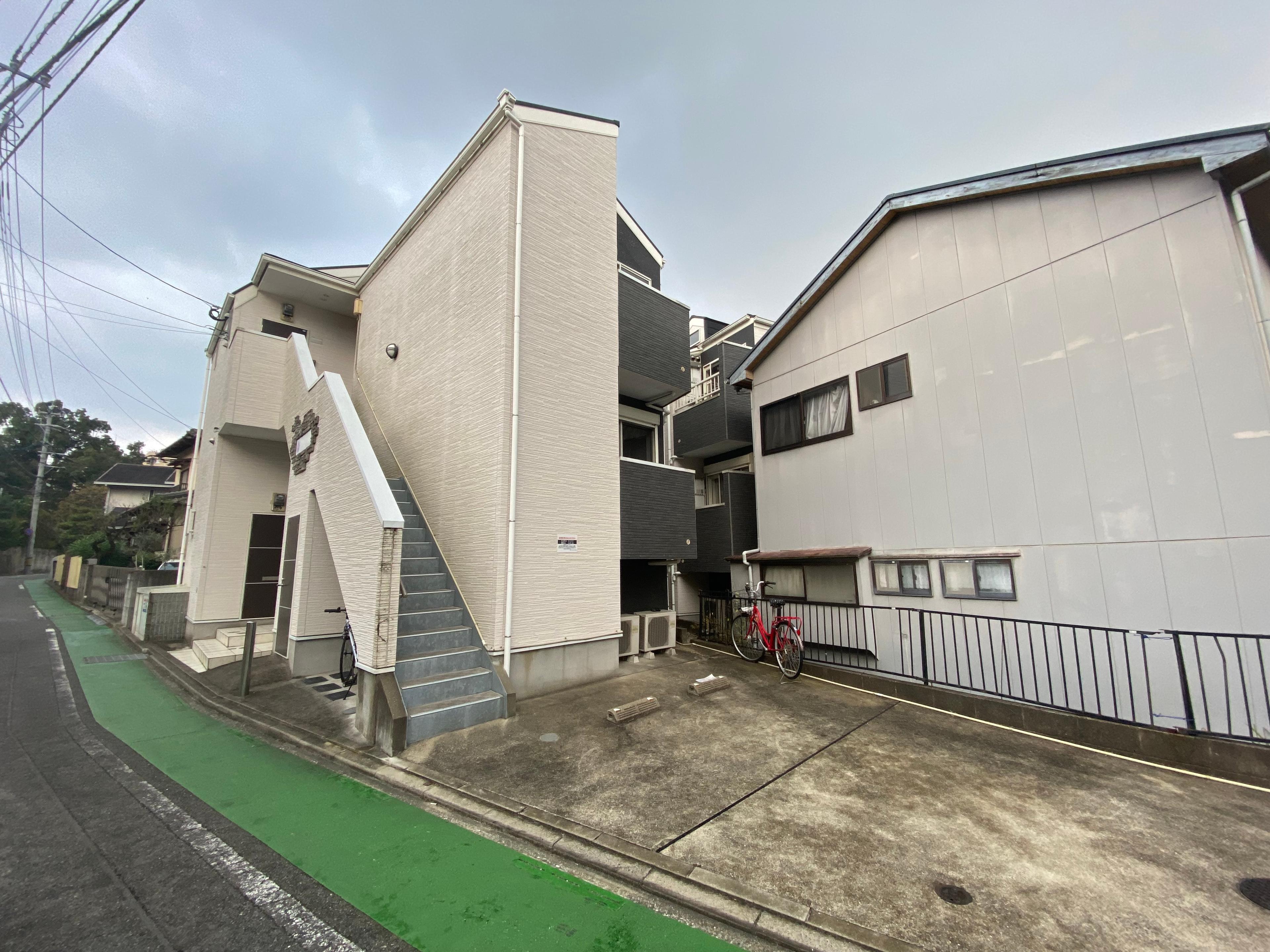 ﾍﾞﾈﾌｨｽﾀｳﾝ六本松1の外観・駐車場イメージ1枚目