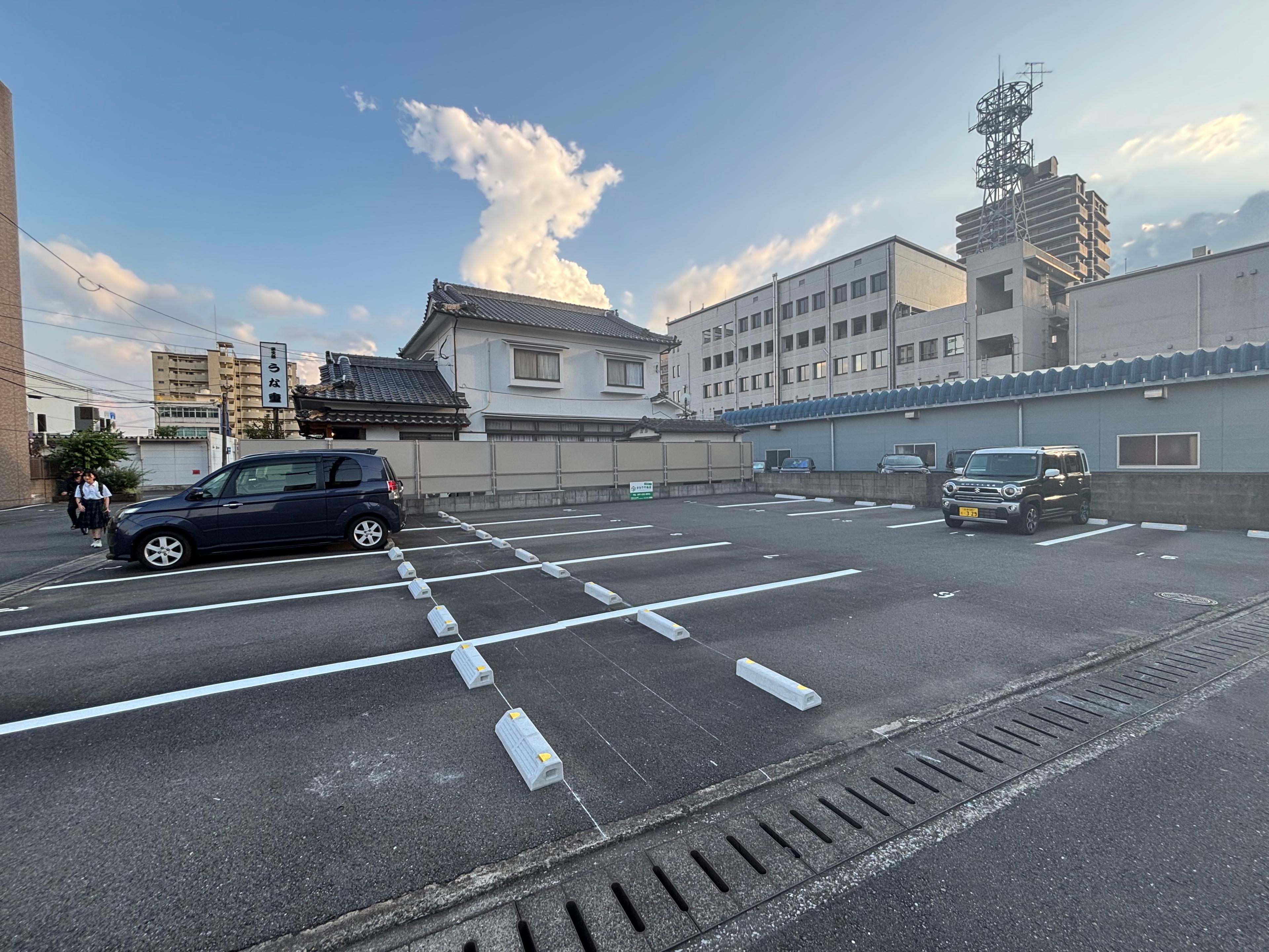 舞鶴1丁目月極駐車場の外観・駐車場イメージ1枚目