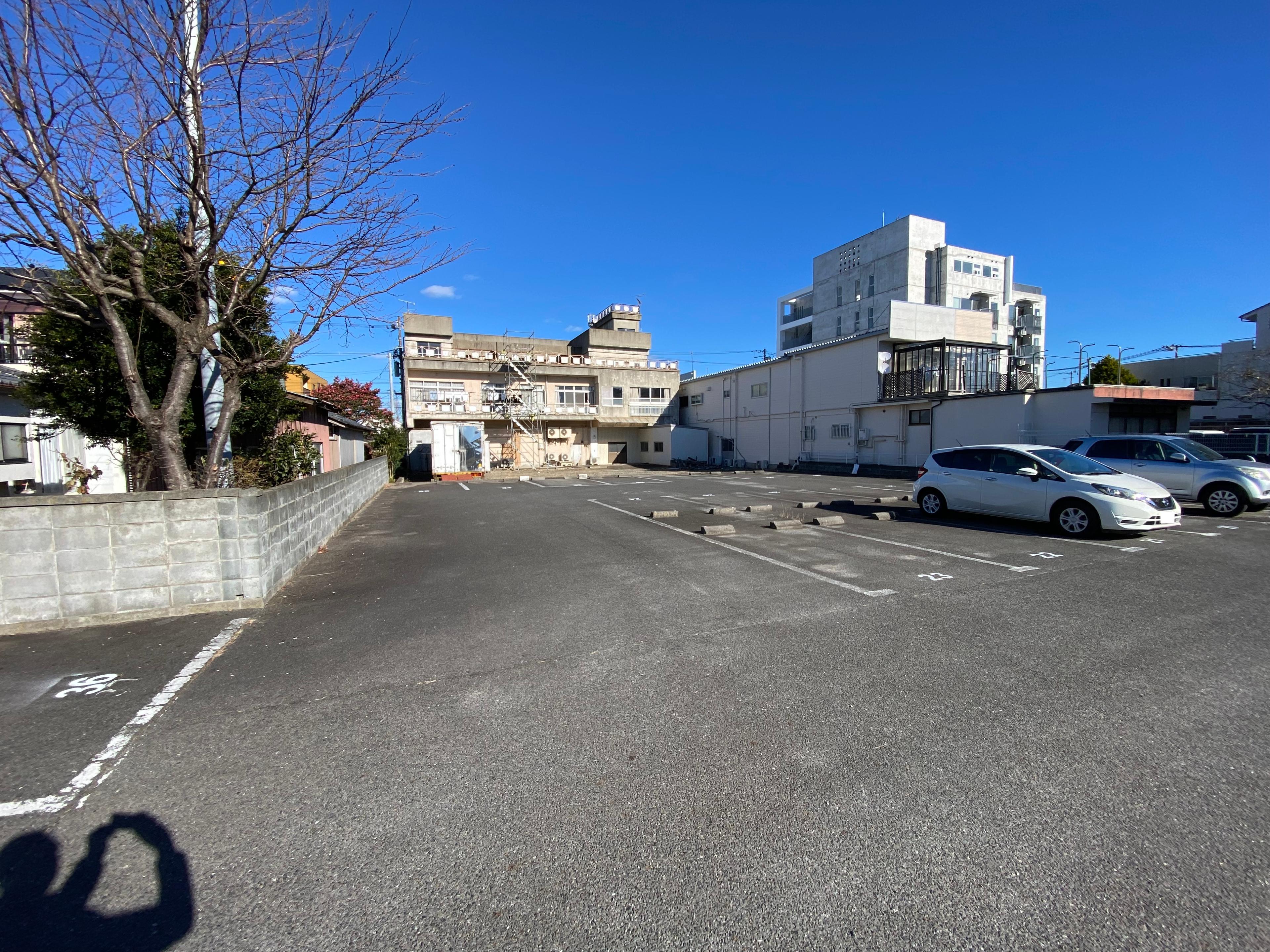 岡崎屋本店第２月極駐車場の外観・駐車場イメージ2枚目