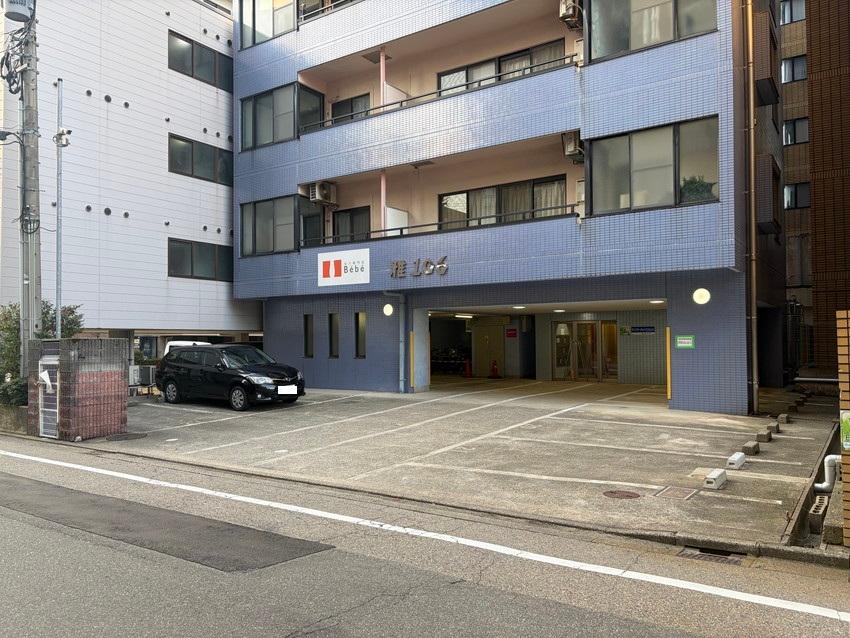 雅１０６の外観・駐車場イメージ1枚目