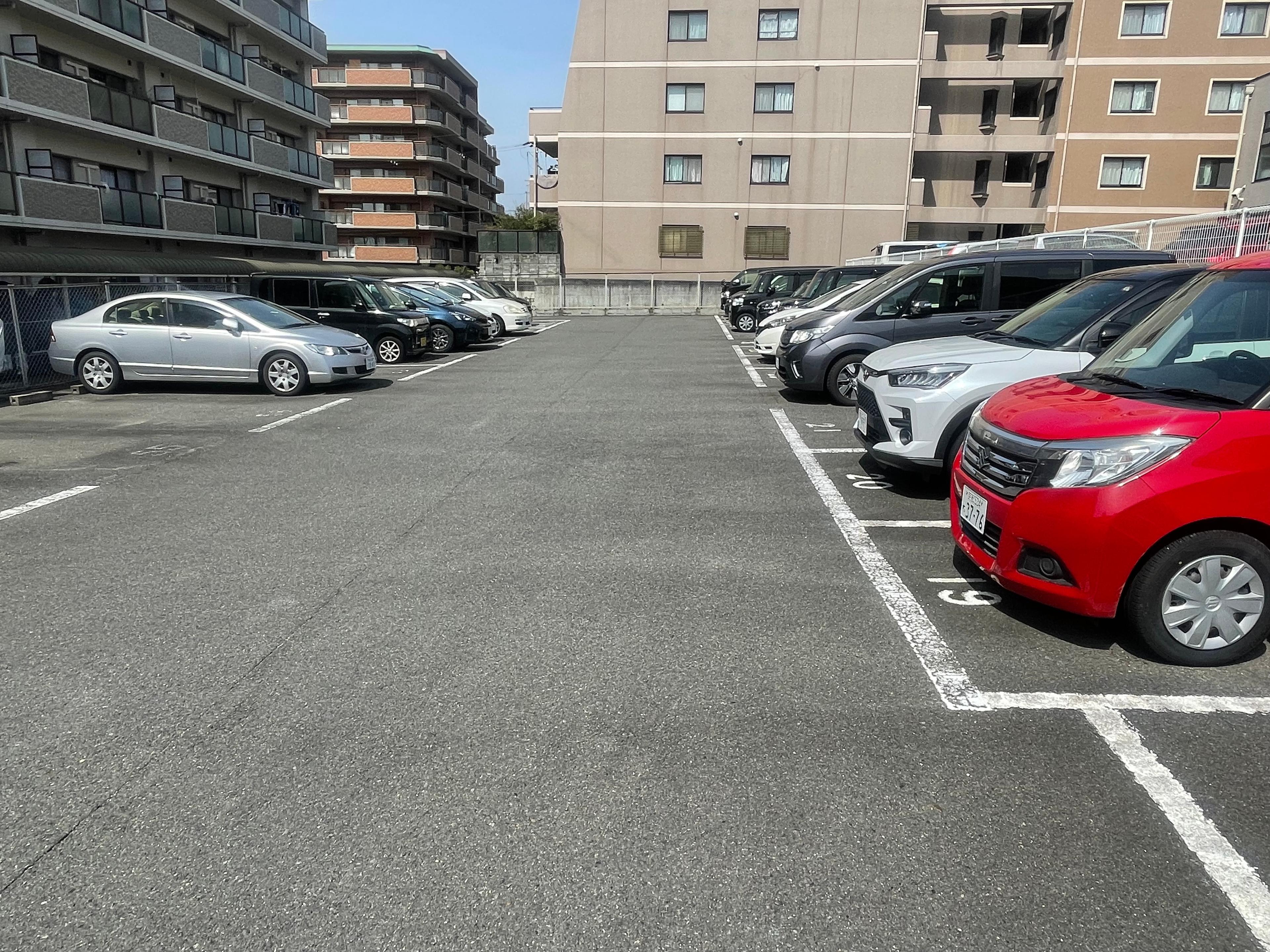西浦ガレージの外観・駐車場イメージ2枚目