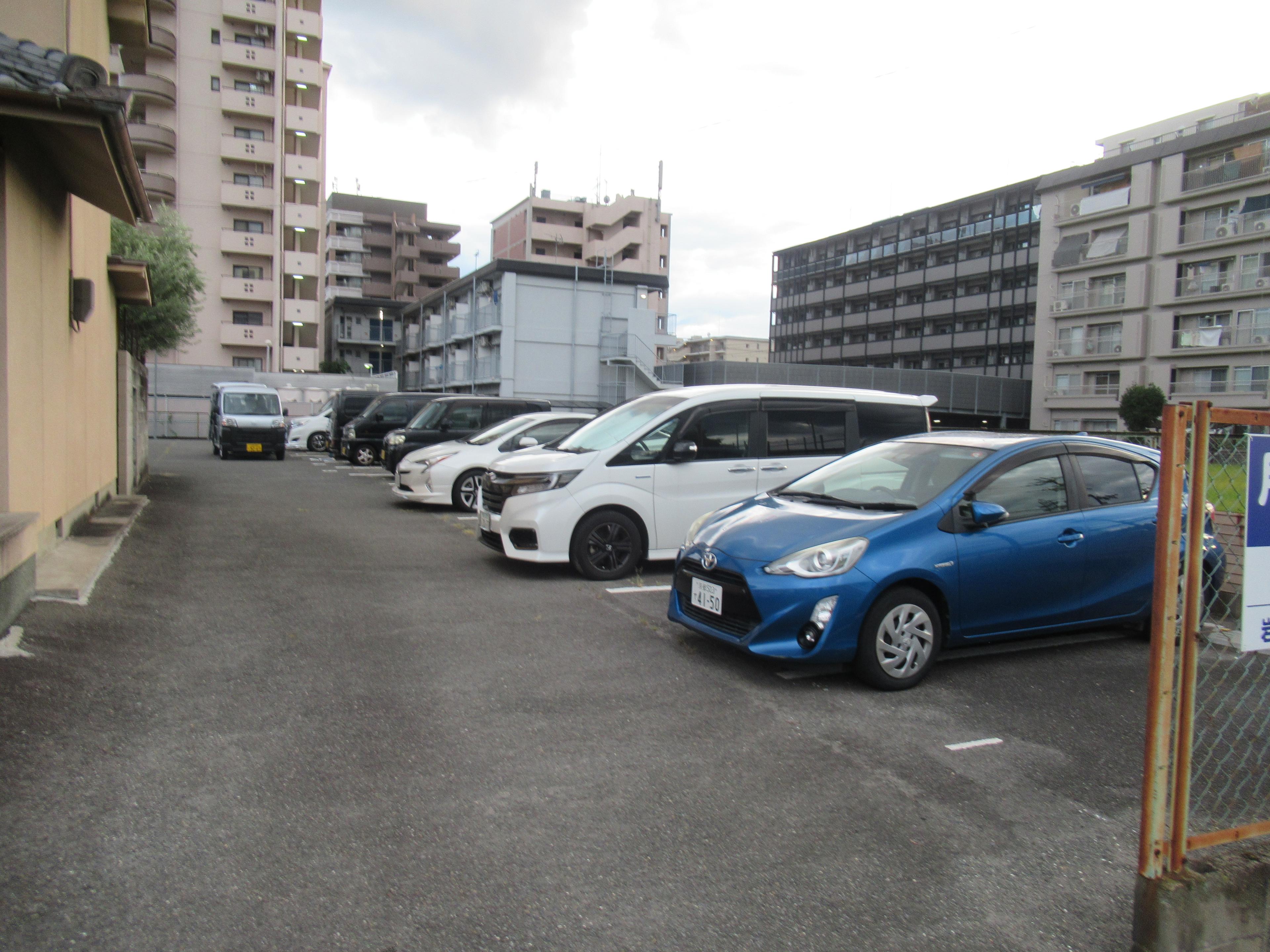 日照町ガレージの外観・駐車場イメージ1枚目