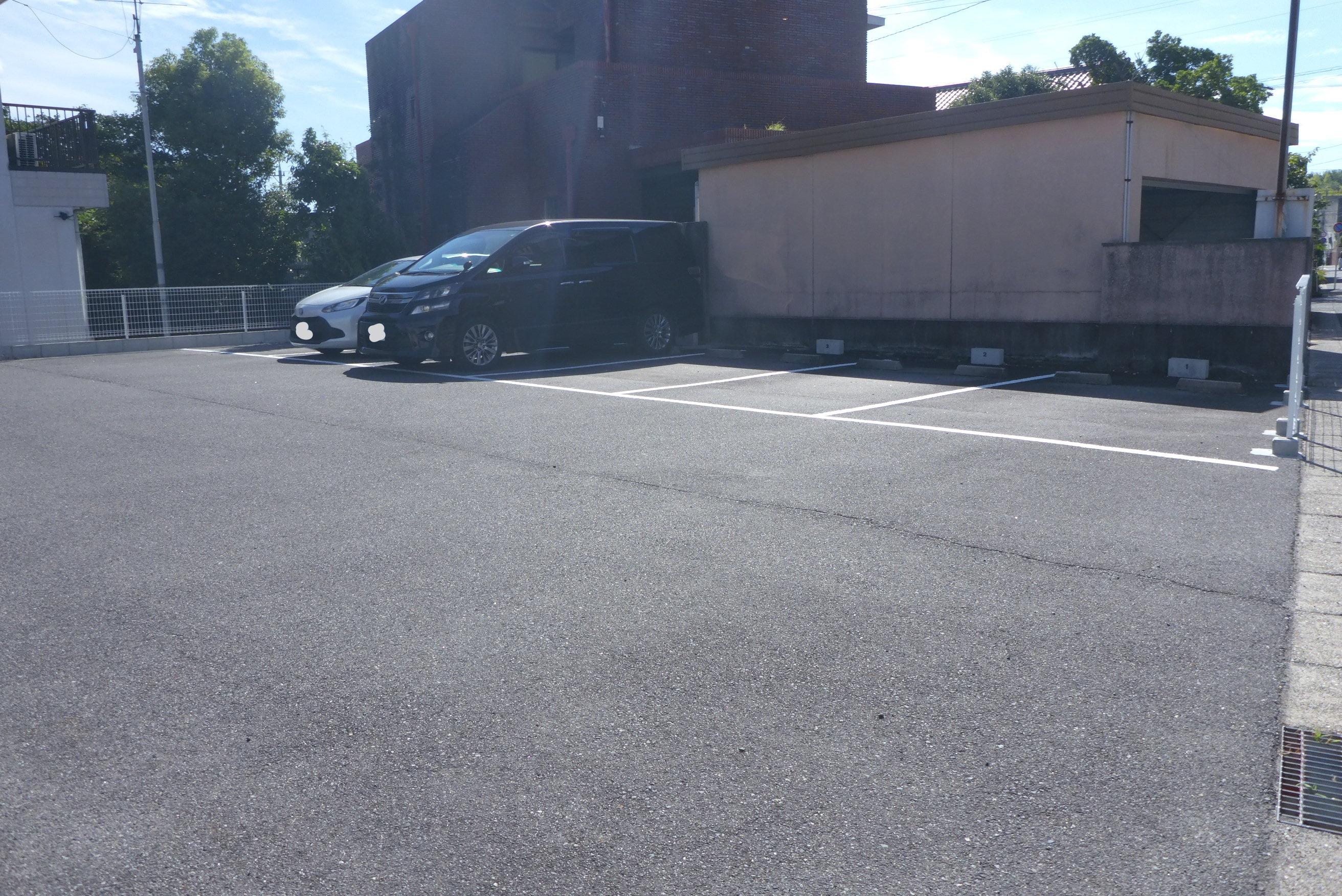 山越1001駐車場の外観・駐車場イメージ2枚目