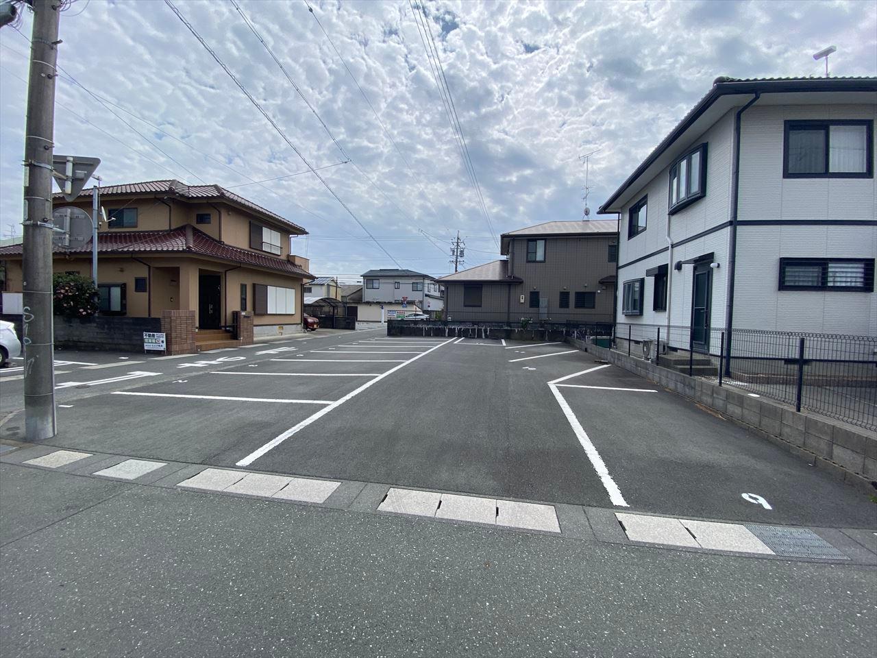 高塚町125-1の外観・駐車場イメージ2枚目