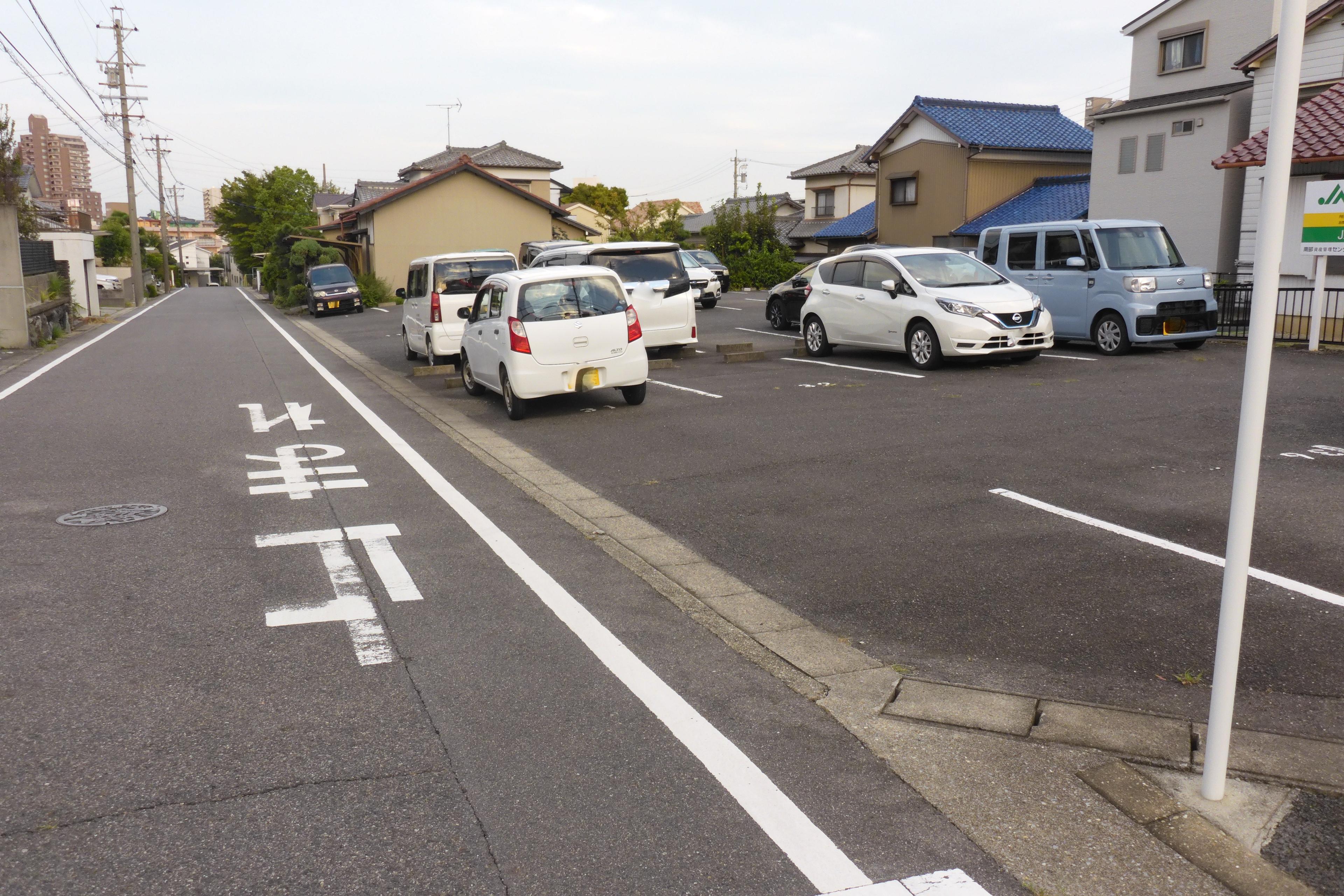 320064の外観・駐車場イメージ2枚目