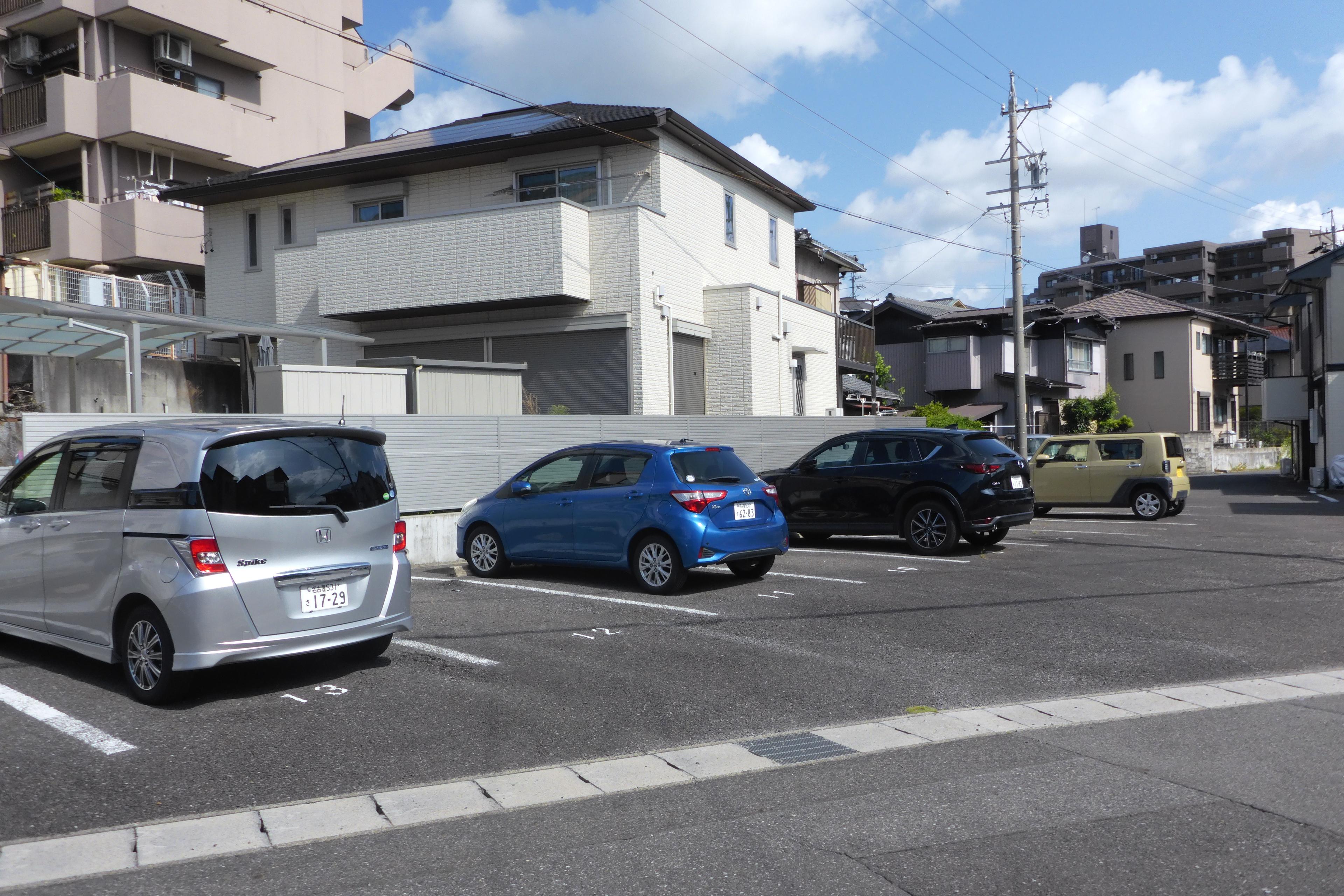 330054の外観・駐車場イメージ1枚目