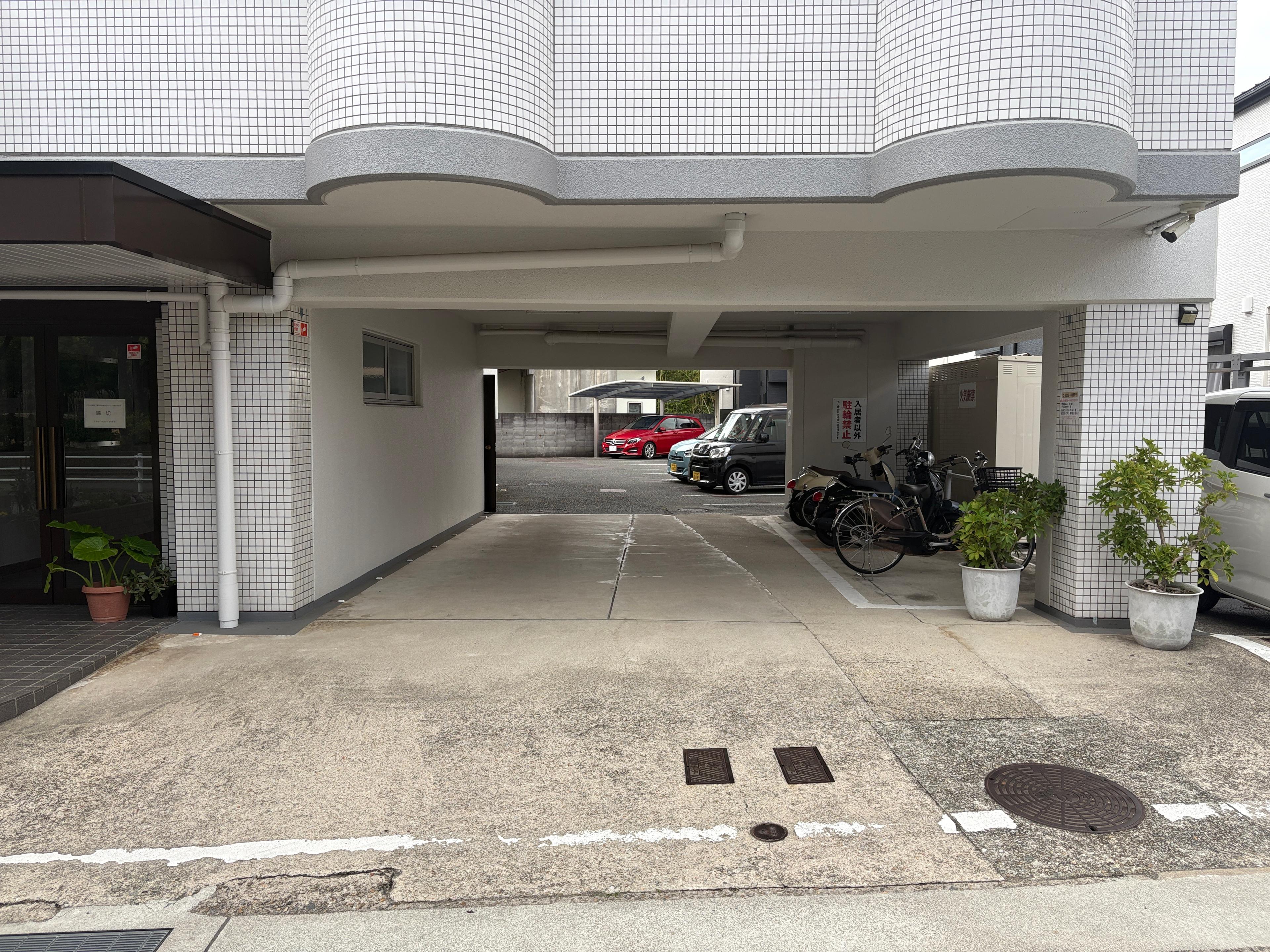ブランシュF駐車場の外観・駐車場イメージ1枚目