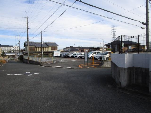 木津川兜台４丁目の外観・駐車場イメージ1枚目