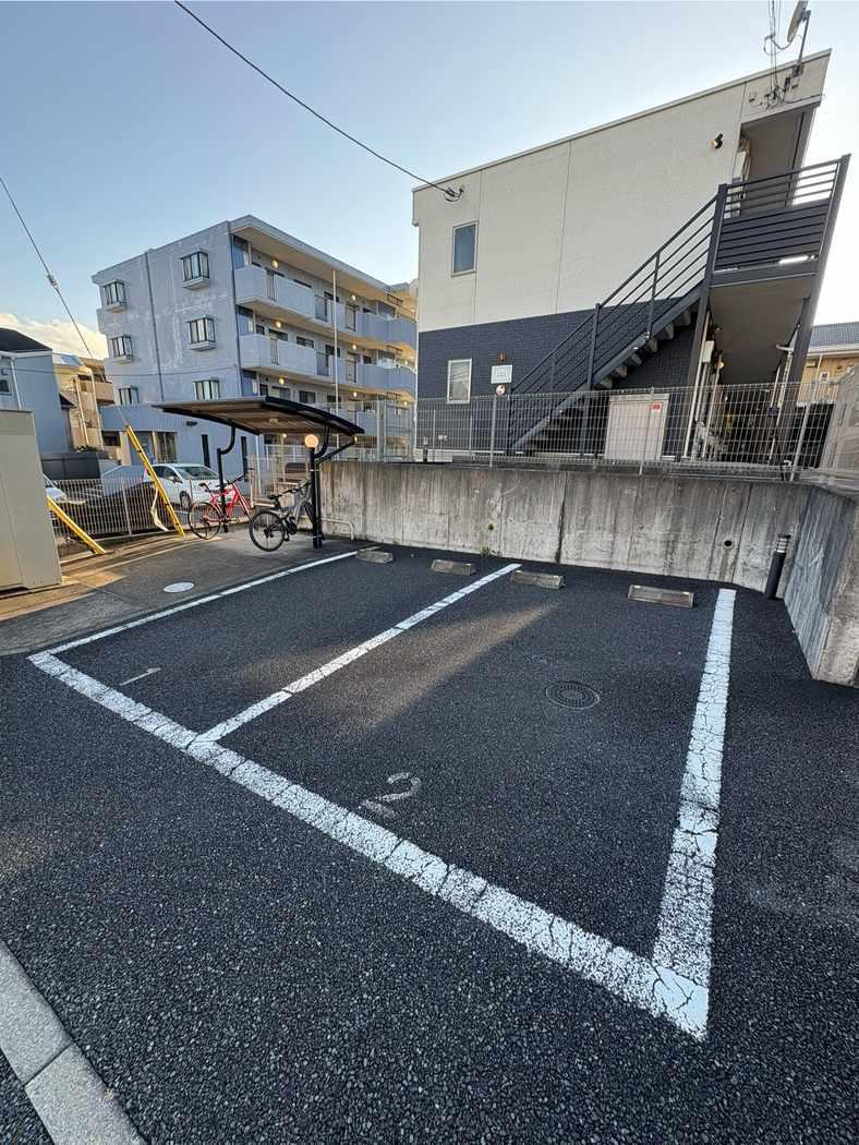 カミオンダ(52387)の外観・駐車場イメージ1枚目