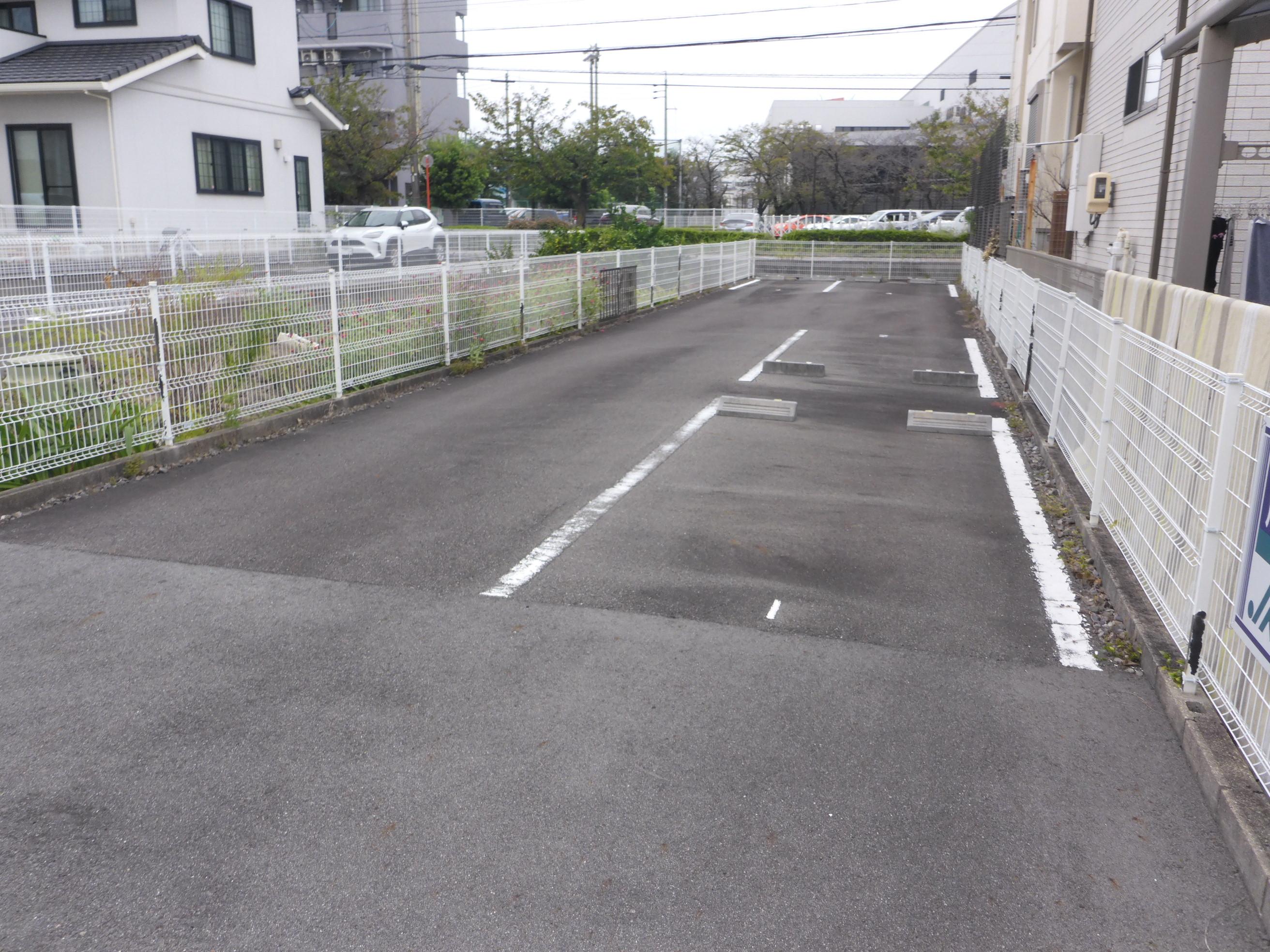 J-211の外観・駐車場イメージ1枚目