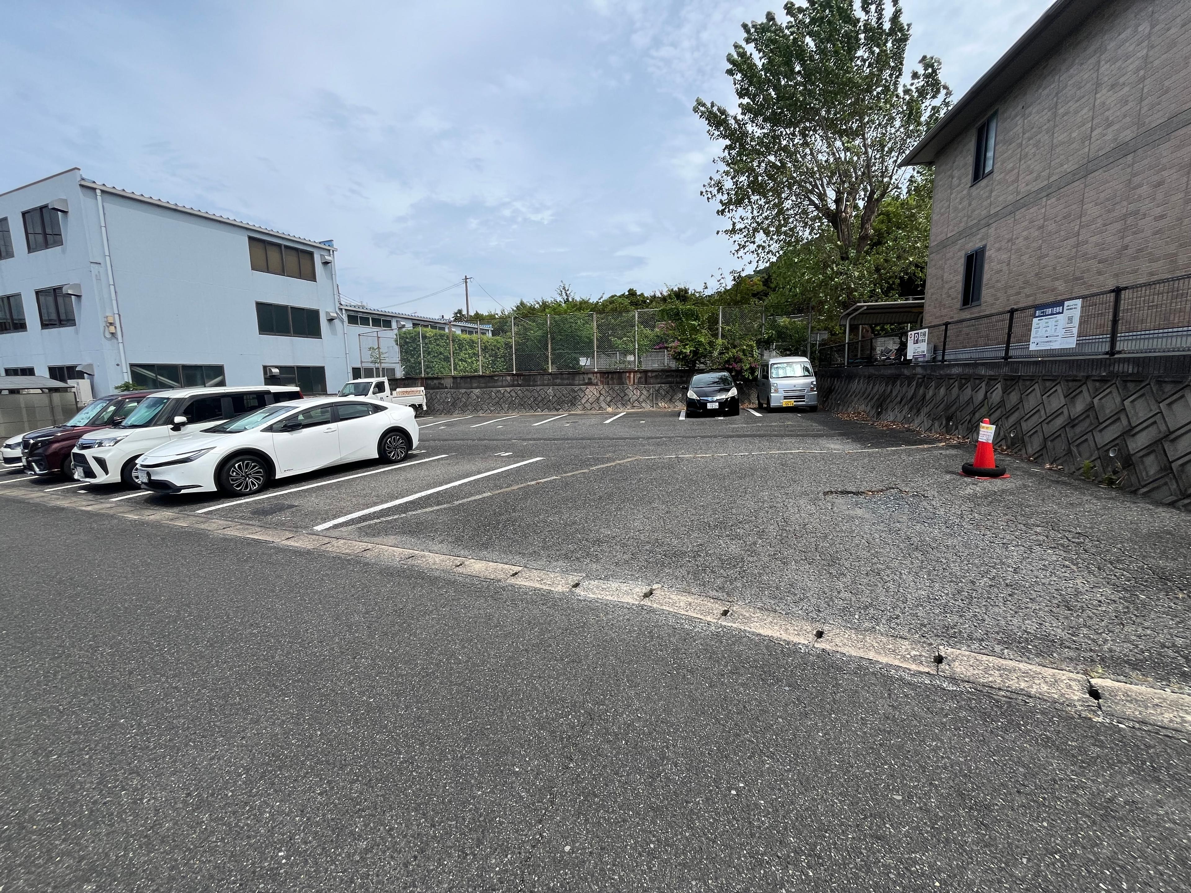 湯川二丁目第1駐車場の外観・駐車場イメージ3枚目