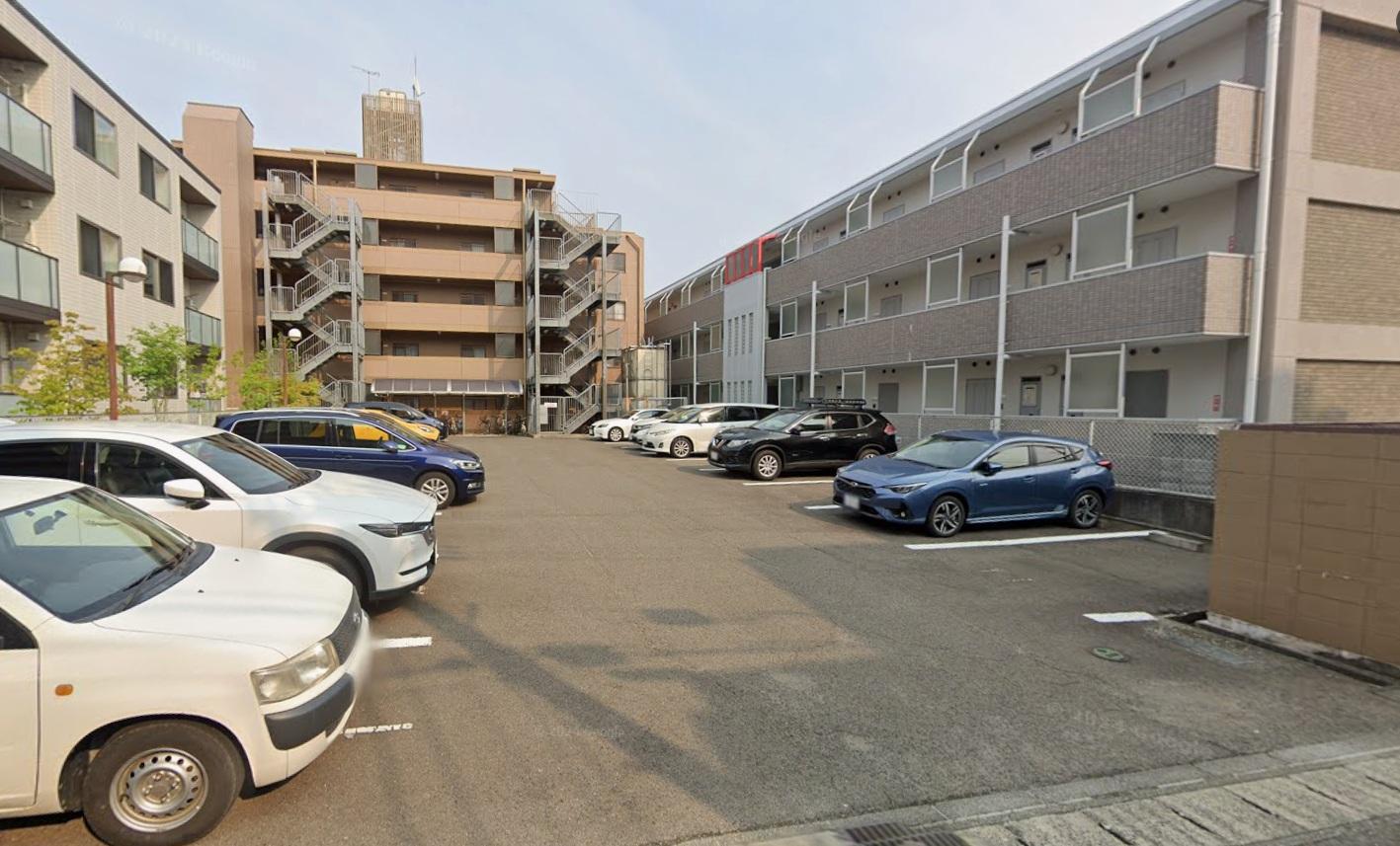 グランメゾン泉中央 敷地内月極駐車場の外観・駐車場イメージ1枚目