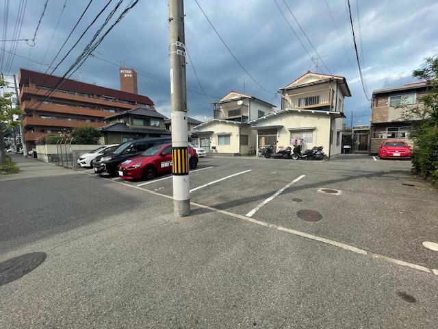 前田ガレージ貸家前の外観・駐車場イメージ3枚目