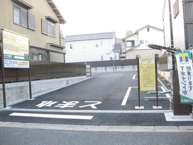 奈良築地之内町の外観・駐車場イメージ1枚目