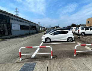 山岸月極パーキングの外観・駐車場イメージ1枚目