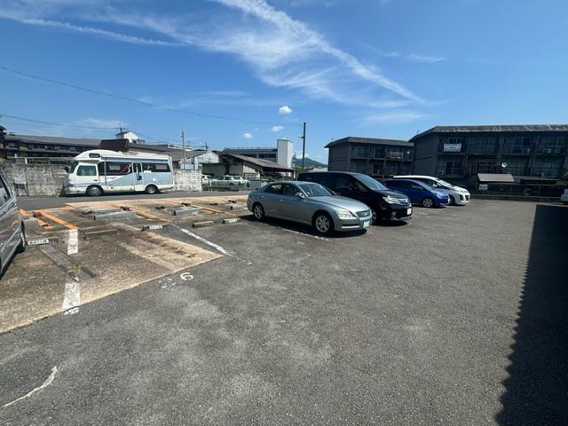 中尾下町　殿西ｶﾞﾚｰｼﾞの外観・駐車場イメージ3枚目