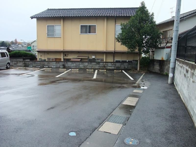 塚田駐車場の外観・駐車場イメージ1枚目