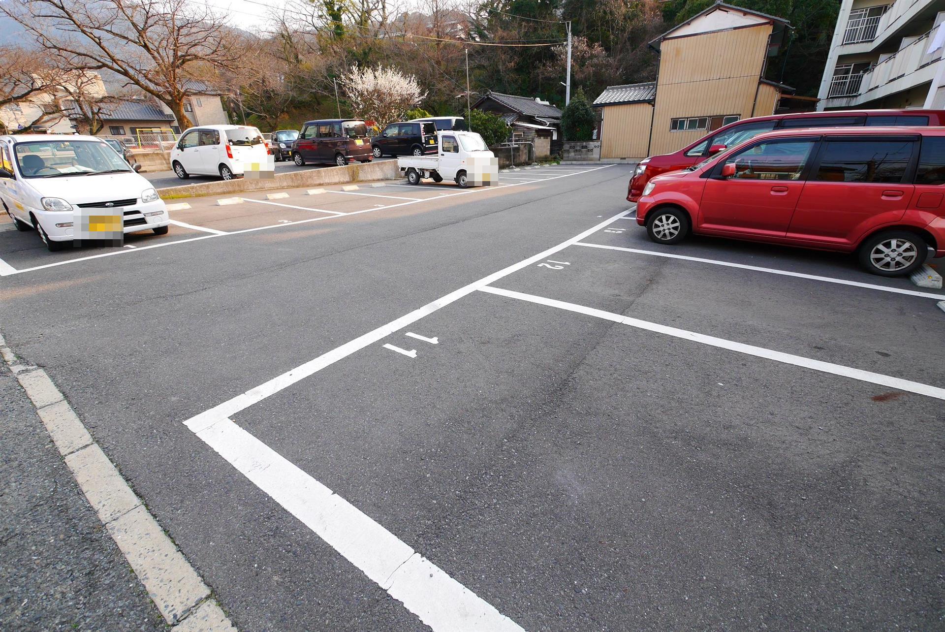 清納ハイツ月極駐車場の外観・駐車場イメージ1枚目