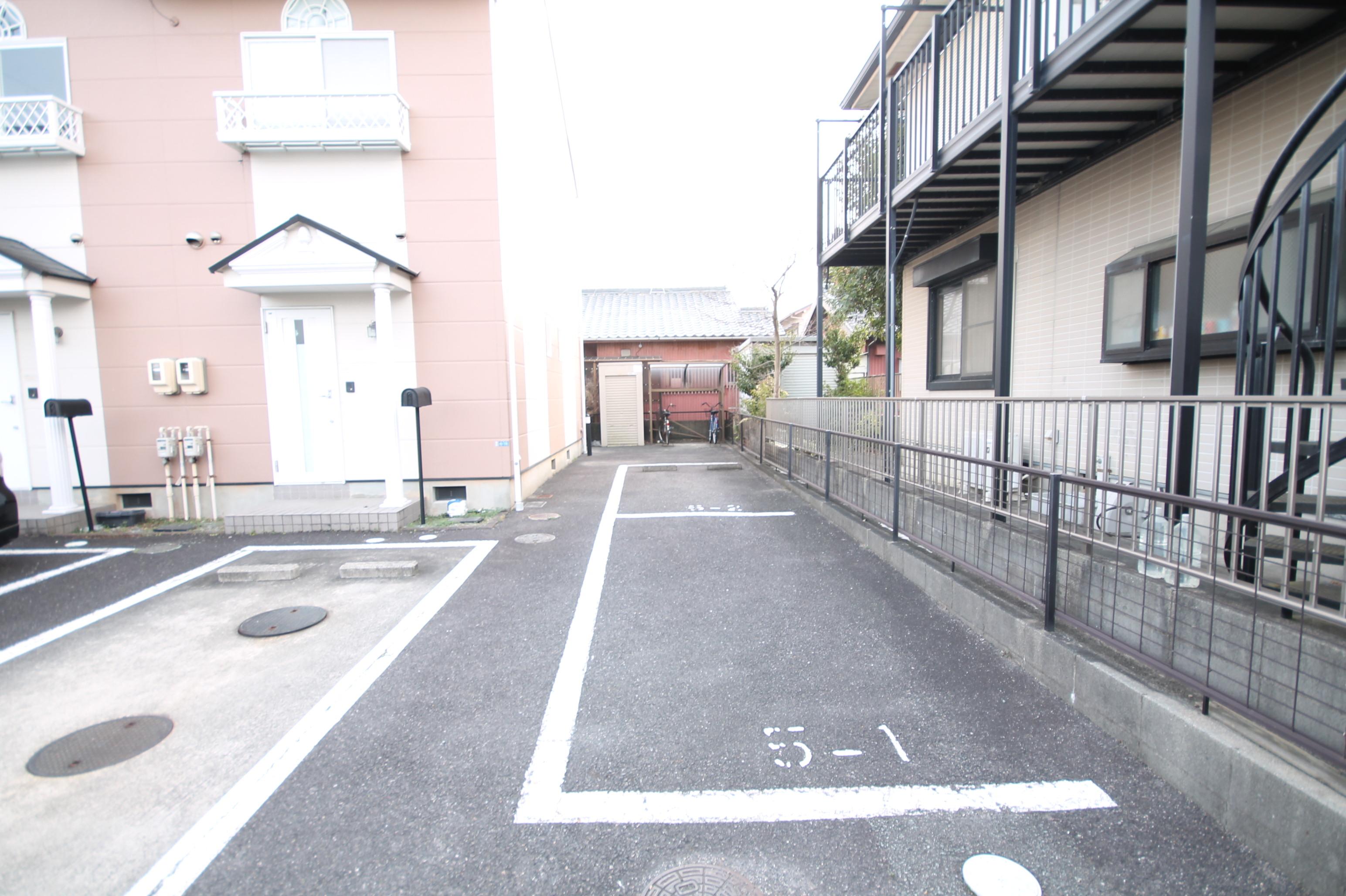 ローズマロウの外観・駐車場イメージ2枚目