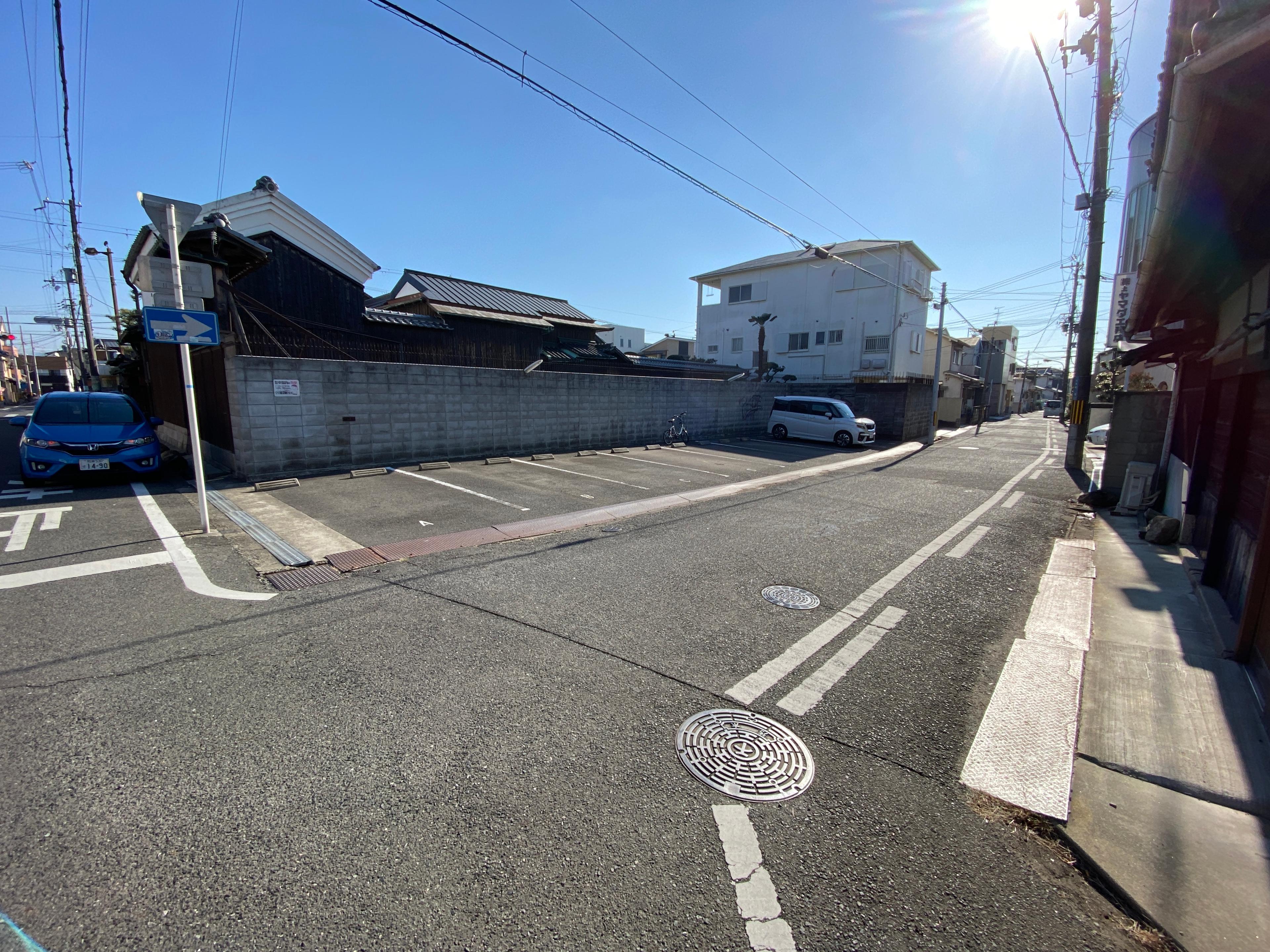 大手西ガレージAの外観・駐車場イメージ1枚目