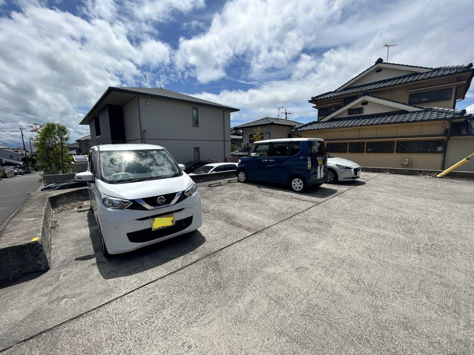桜ヶ丘8丁目久保駐車場の外観・駐車場イメージ3枚目