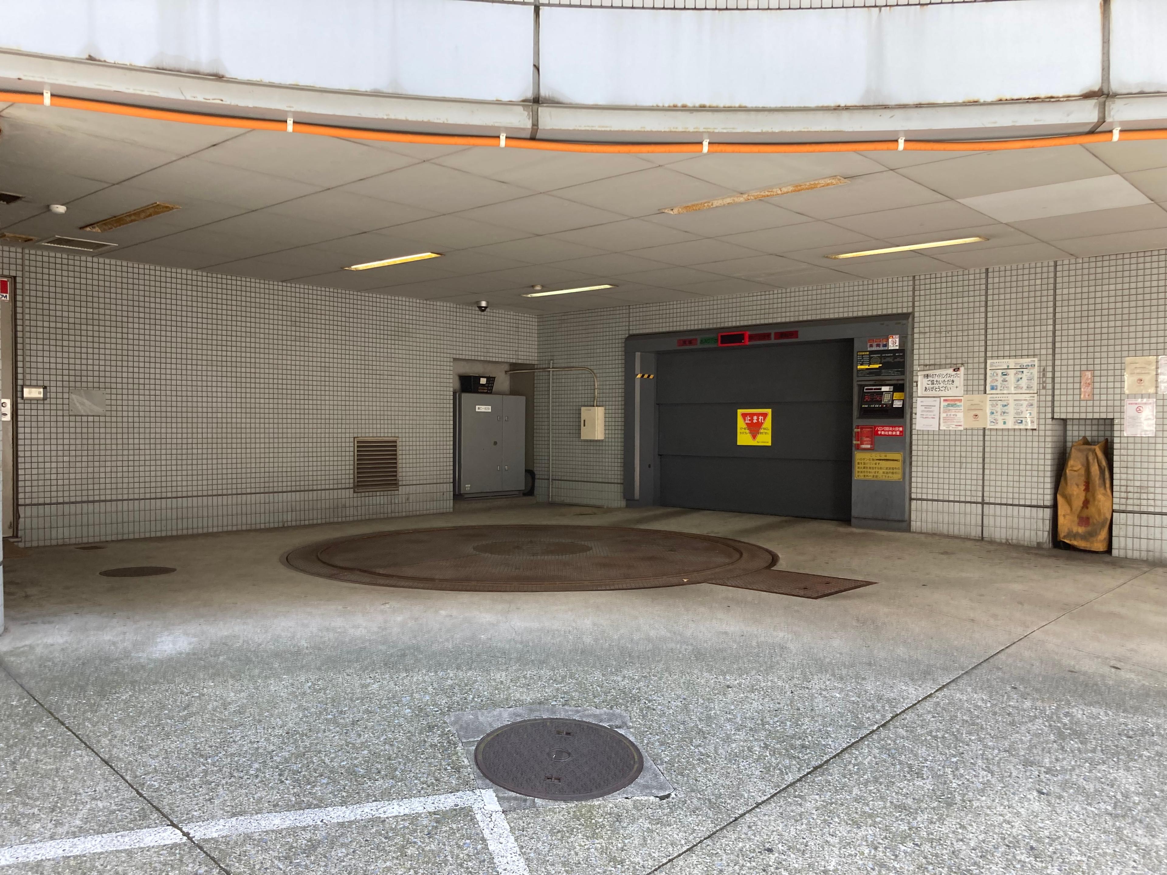八洲学園ビルの外観・駐車場イメージ1枚目