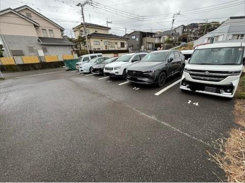 ｵｰﾄ･ｽｸｳｪｱｰ玉里団地Ⅲの外観・駐車場イメージ2枚目