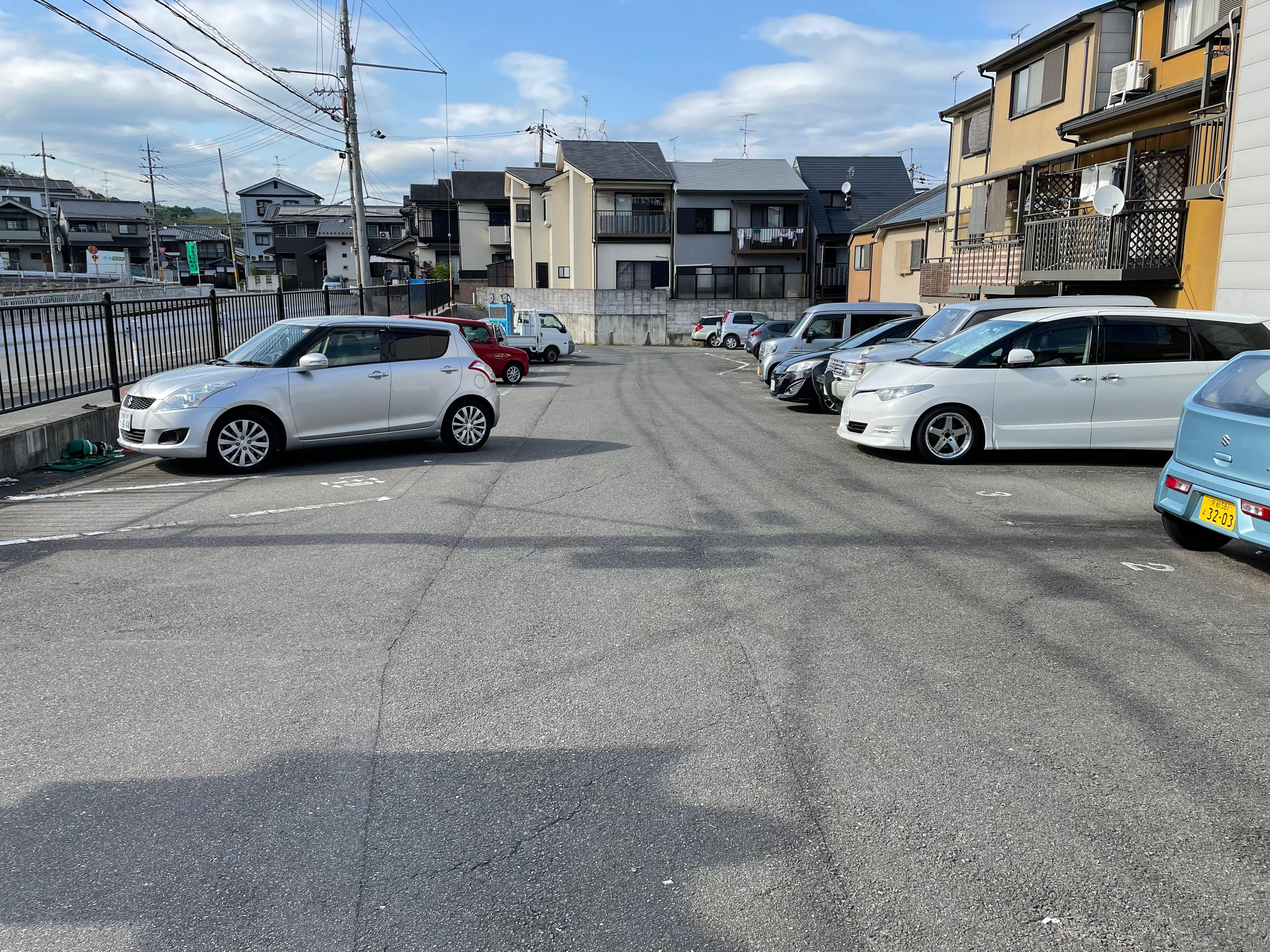 北尾ガレージの外観・駐車場イメージ2枚目