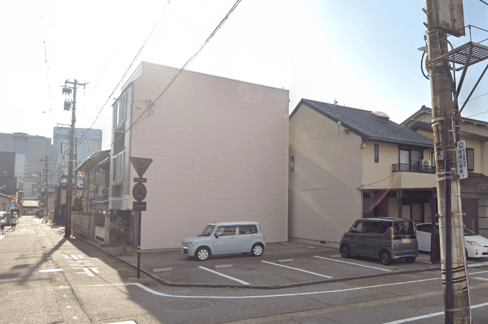 メモリーエイト彦三駐車場の外観・駐車場イメージ1枚目