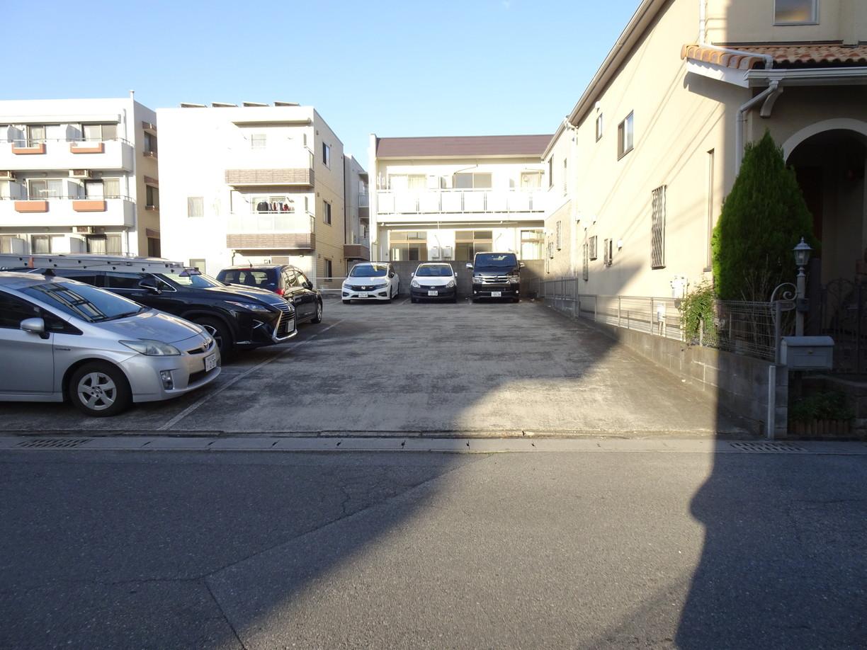 パーキングアデンの外観・駐車場イメージ2枚目