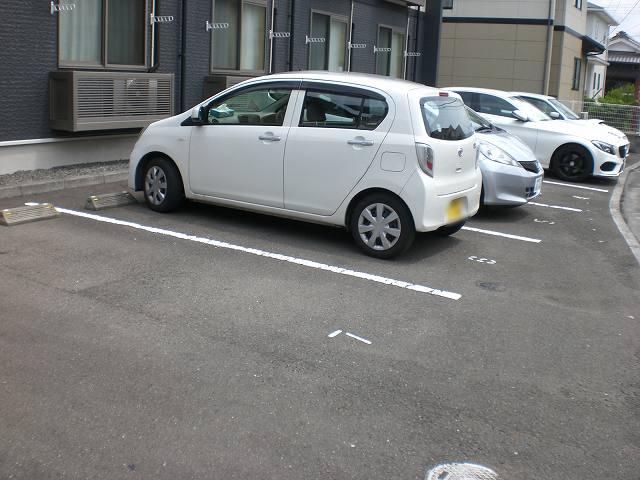 モミの木(41166)の外観・駐車場イメージ1枚目
