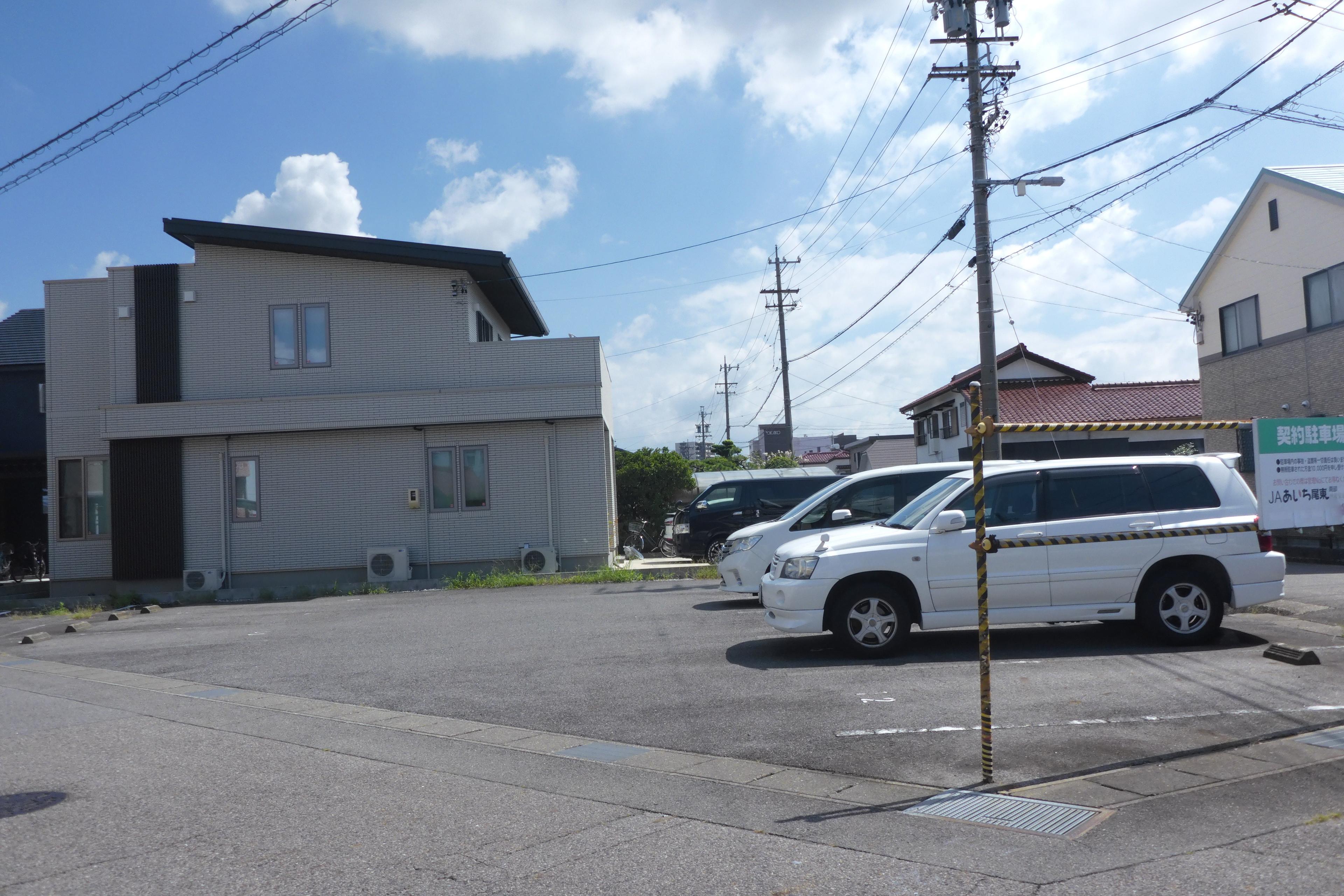 320109の外観・駐車場イメージ1枚目