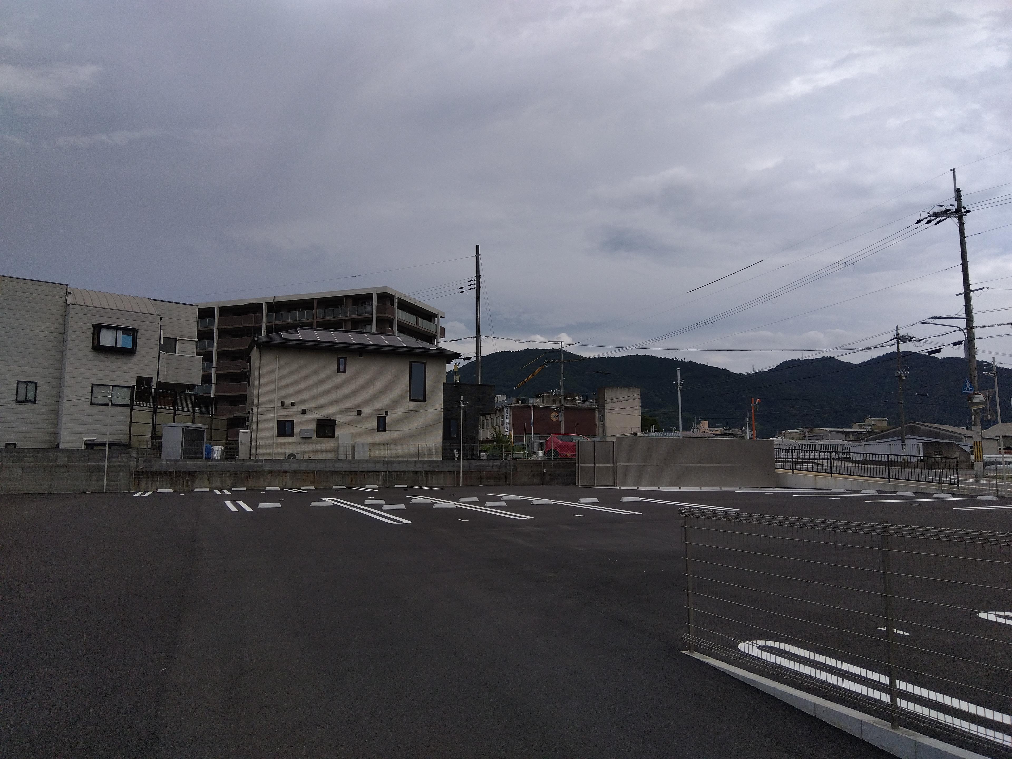 西野離宮町ガレージの外観・駐車場イメージ2枚目