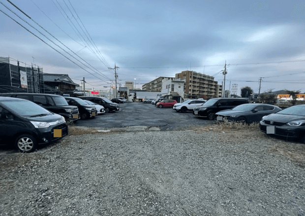初田仏壇店ガレージの外観・駐車場イメージ2枚目