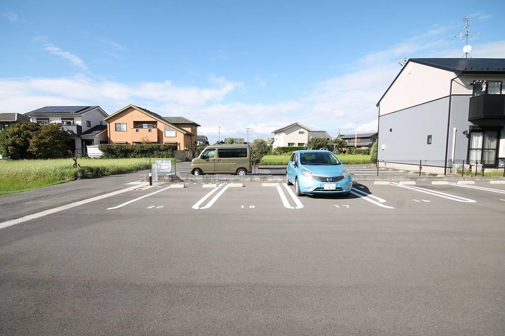 140777　QUALL敷地内バイクガレージ（ガレージと駐車場1台セット）の外観・駐車場イメージ2枚目