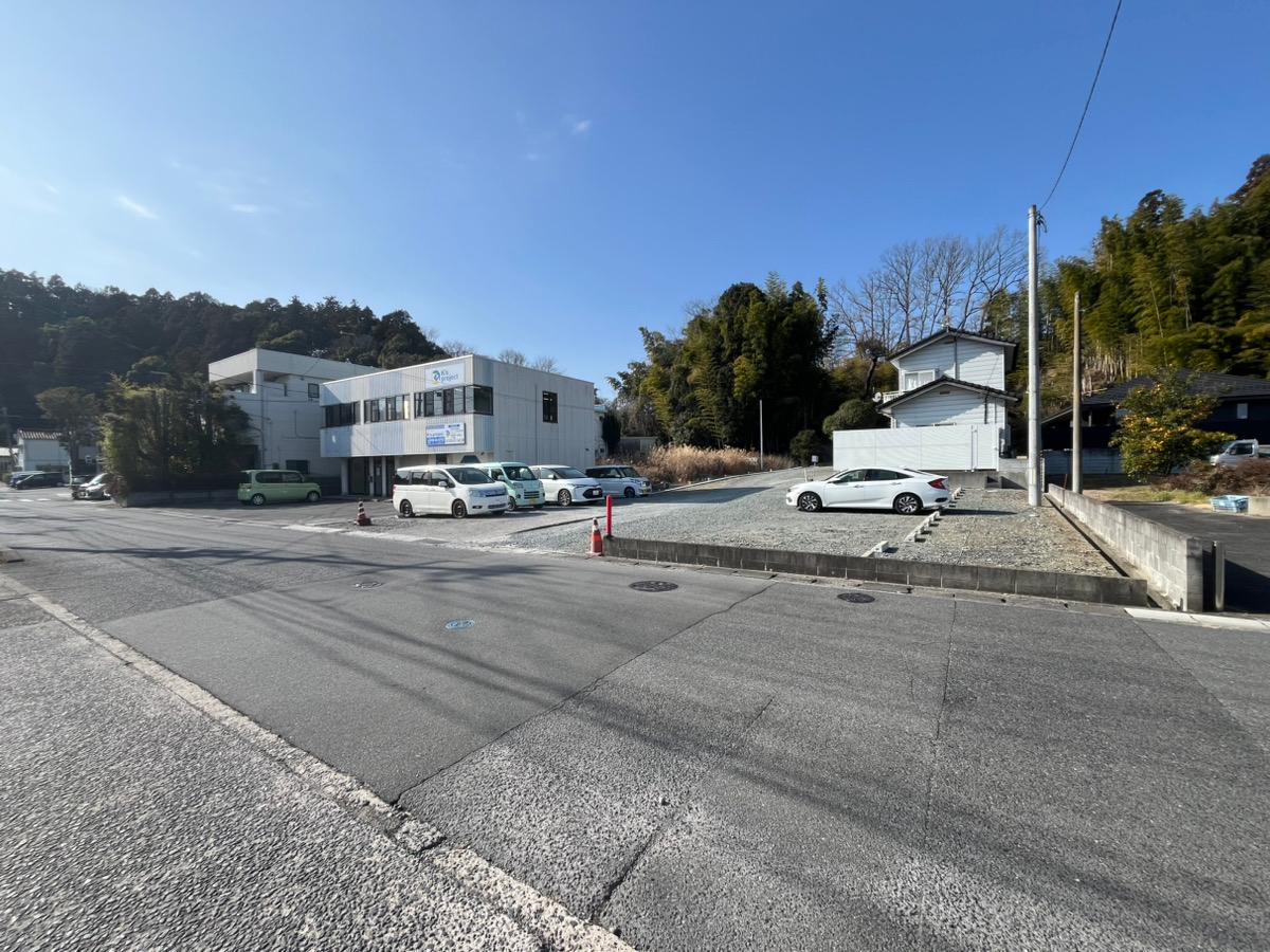 ネッツ小島月極駐車場の外観・駐車場イメージ1枚目