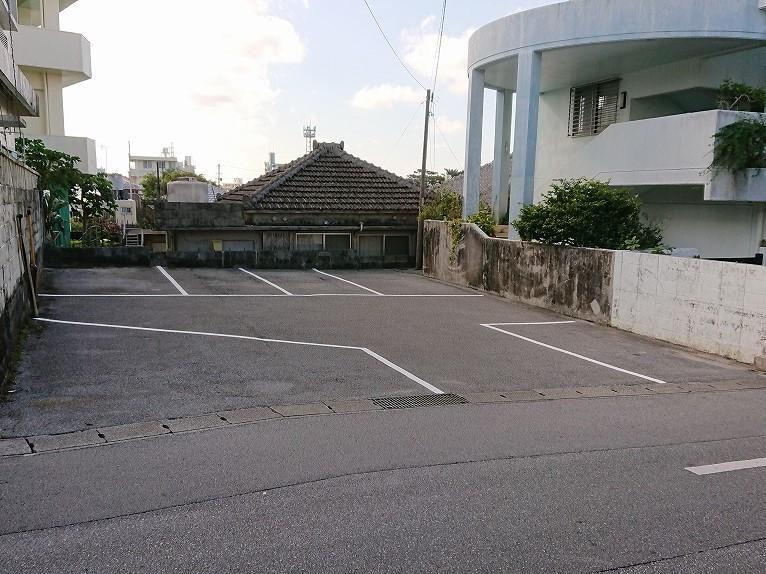 比嘉パーキング2の外観・駐車場イメージ2枚目