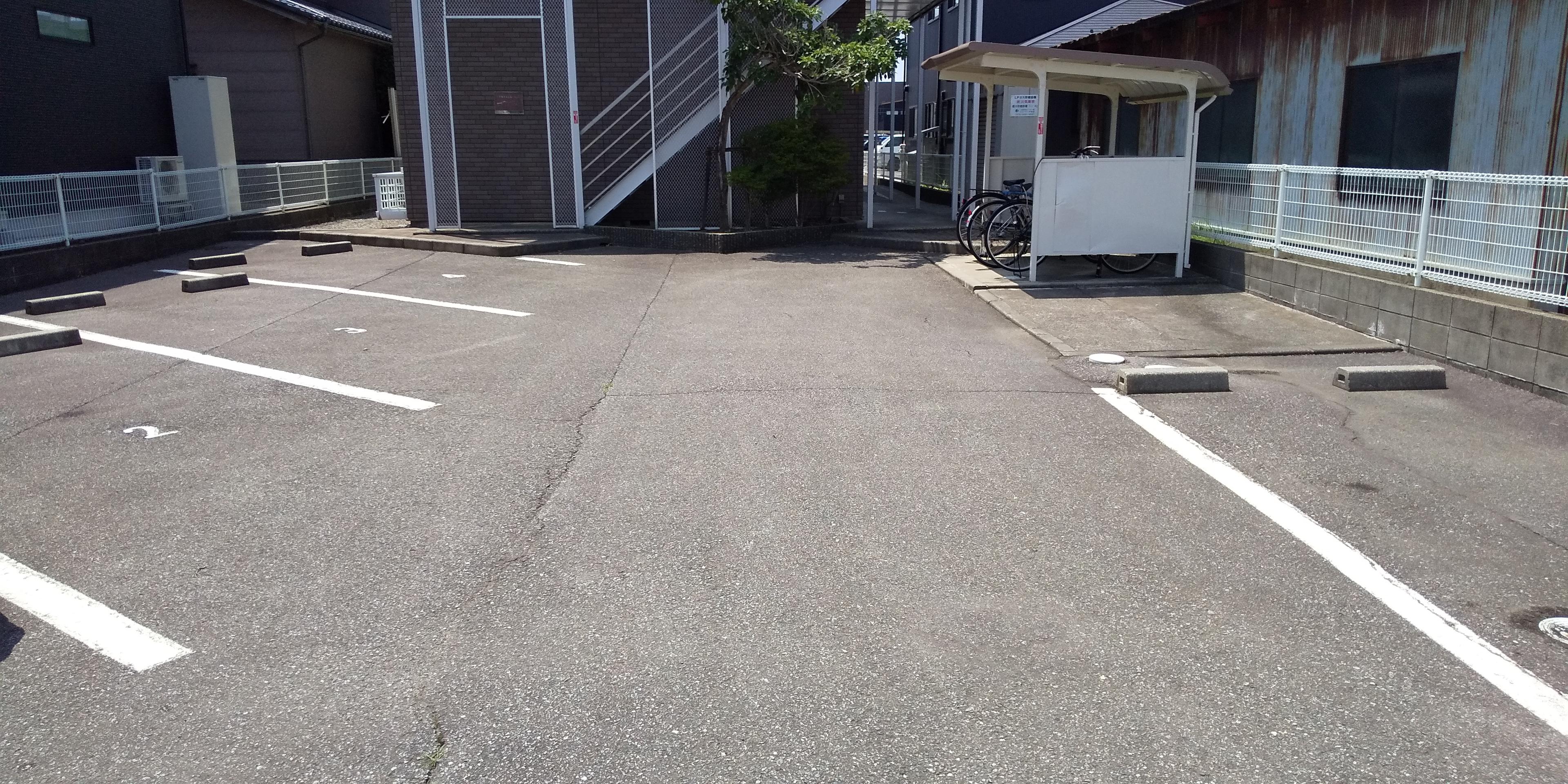 HOLIDAY(12237)の外観・駐車場イメージ1枚目