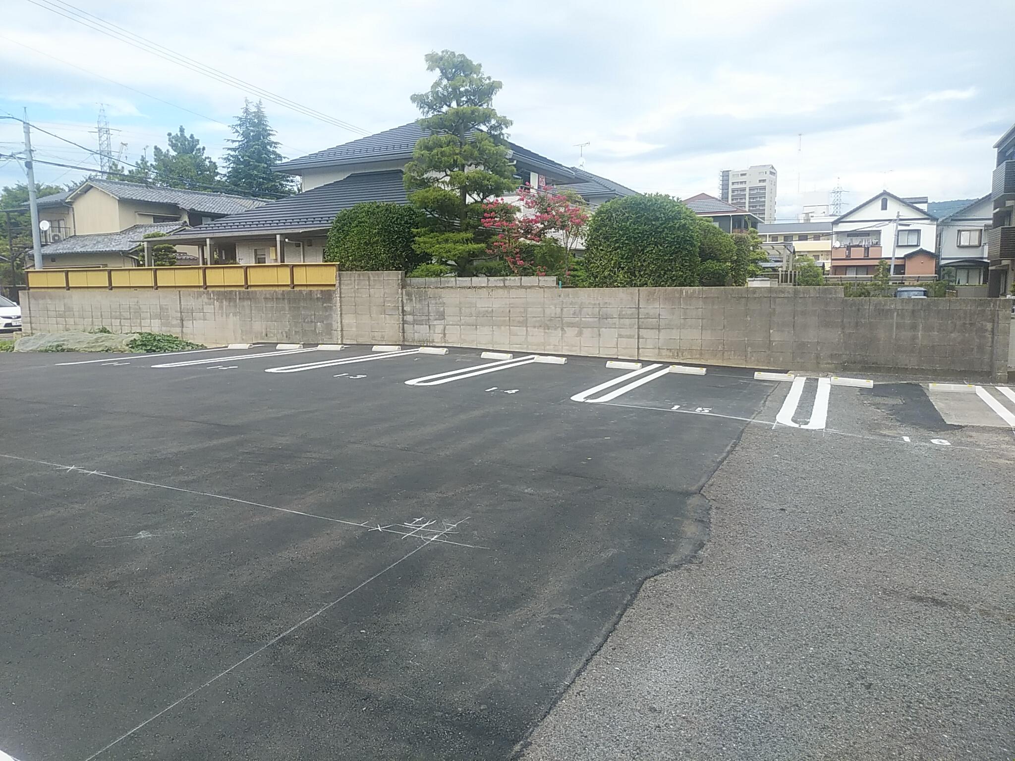 カトレアニシグチガレージの外観・駐車場イメージ2枚目