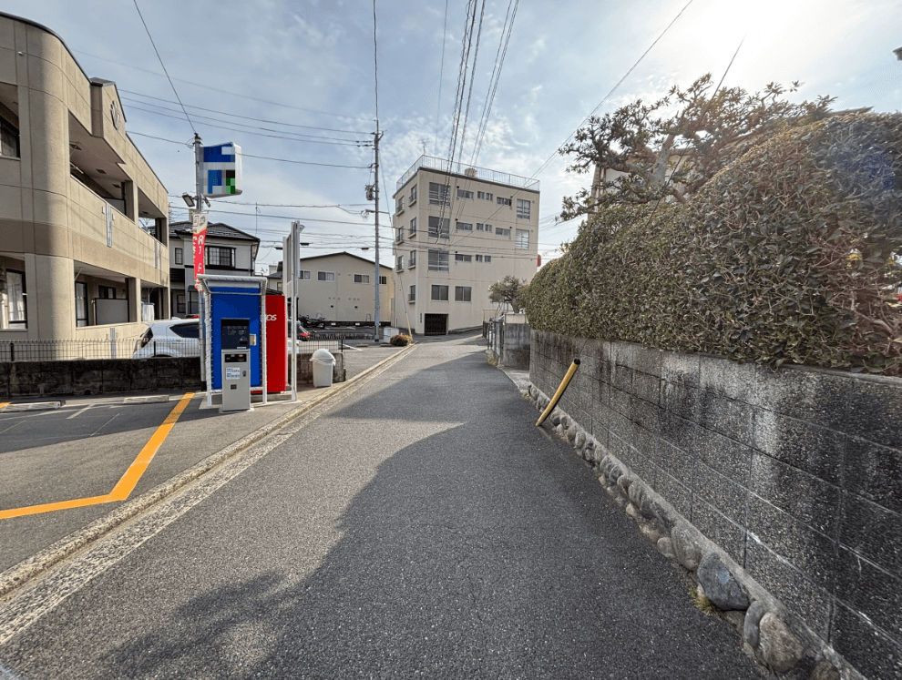 中富ガレージBの外観・駐車場イメージ1枚目