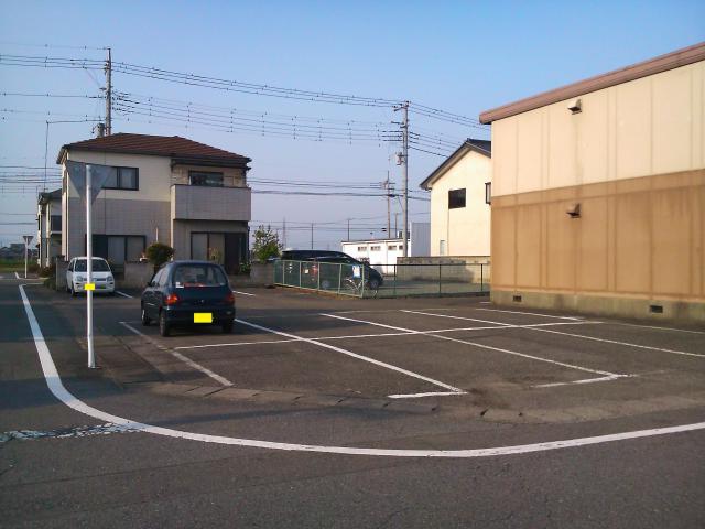 緑町三山月極駐車場の外観・駐車場イメージ1枚目