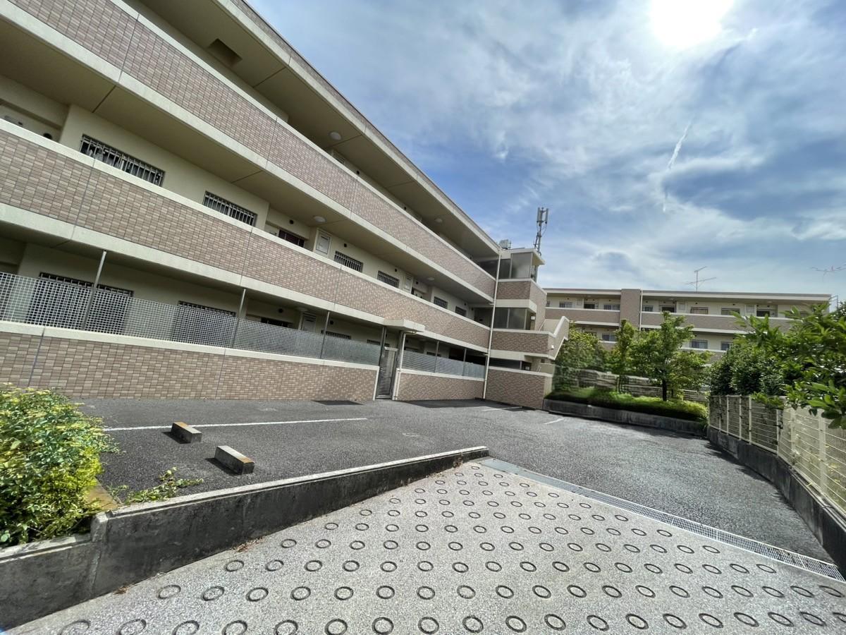 エクセルヴィラ妙蓮寺駐車場の外観・駐車場イメージ1枚目