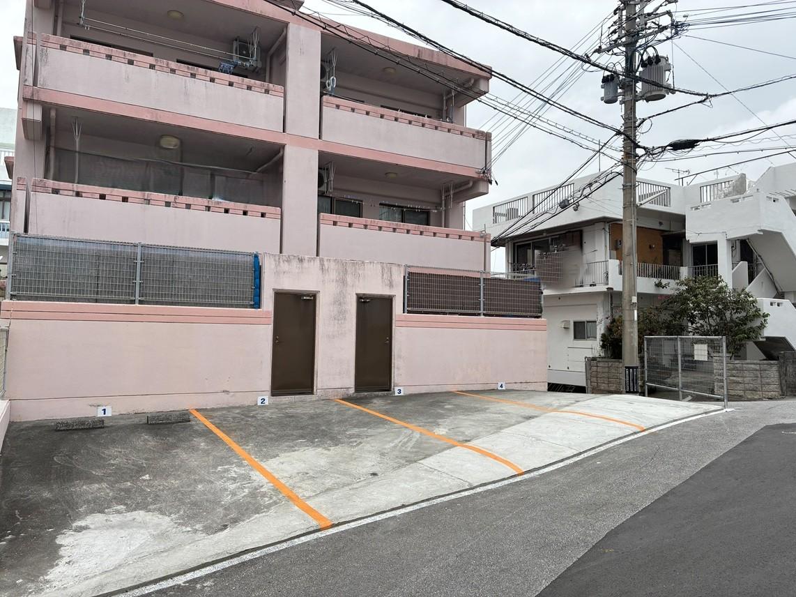 コーポリーベ契約駐車場の外観・駐車場イメージ2枚目