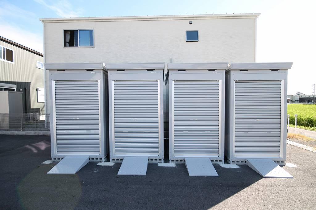 140777 QUALL敷地内バイクガレージ(ガレージと駐車場1台セット)の外観・駐車場イメージ1枚目