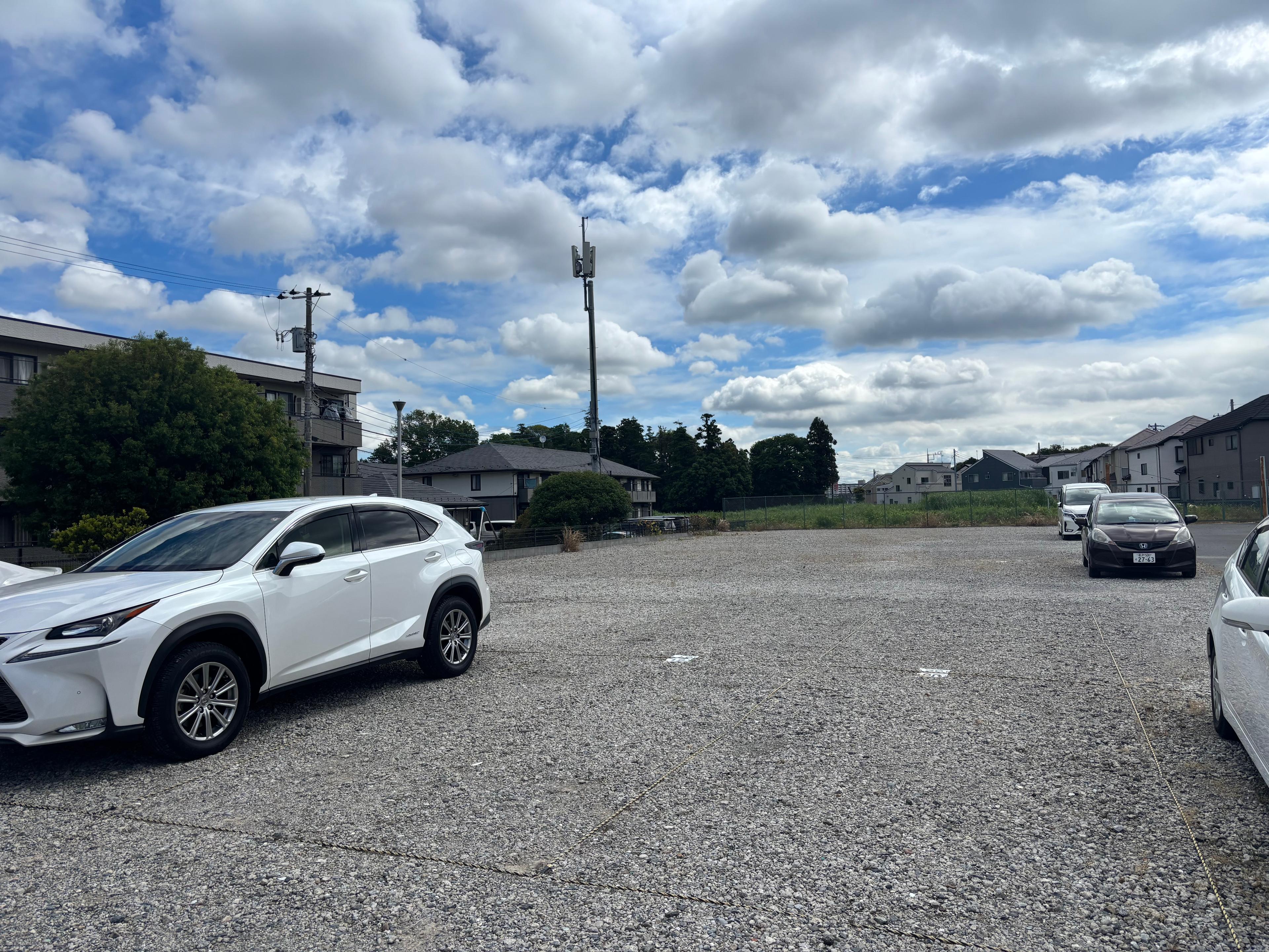 杉山第三駐車場の外観・駐車場イメージ3枚目