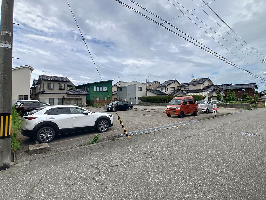 粟崎町3丁目月極駐車場の外観・駐車場イメージ2枚目